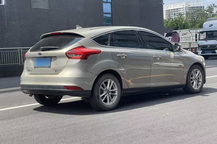 Used Ford Focus 2017 Hatchback EcoBoost 125 Automatic - Ultra-Powerful Style Edition with Smart Drive Features Exterior 5