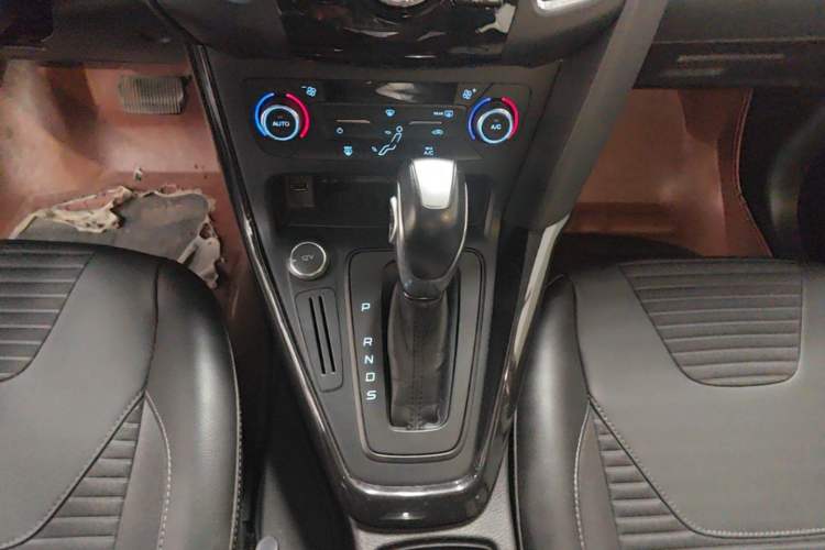 Used Ford Focus 2017 Sedan 1.6L Automatic Fashion Edition Smart Drive Version Gear Lever