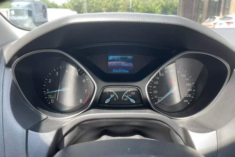 Used Ford Focus 2017 Hatchback EcoBoost 125 Automatic - Ultra-Powerful Style Edition with Smart Drive Features Instrument Cluster
