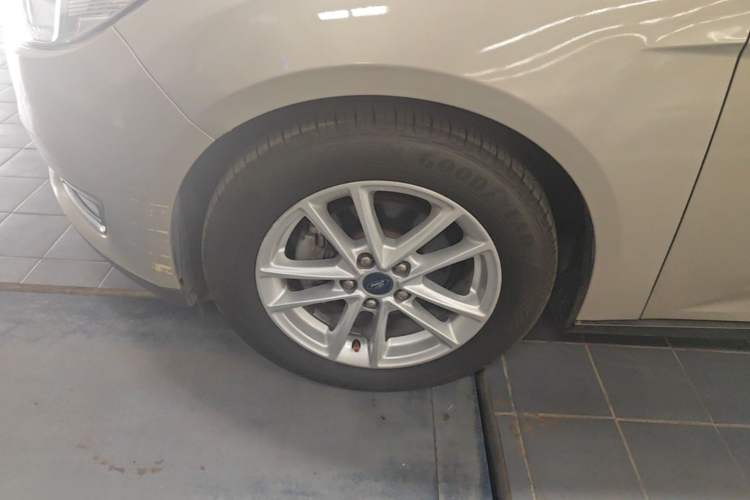 Used Ford Focus 2017 Sedan 1.6L Automatic Fashion Edition Smart Drive Version Left Front Wheel Hub