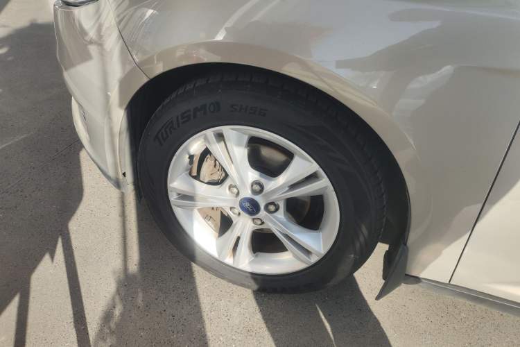 Used Ford Focus 2017 Sedan 1.6L Automatic Comfort Plus SmartDrive Edition Left Front Wheel Hub