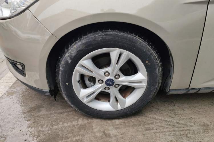 Used Ford Focus 2017 Sedan 1.6L Automatic Comfort Plus SmartDrive Edition Left Front Wheel Hub