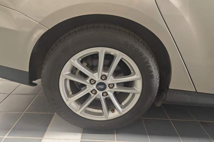 Used Ford Focus 2017 Sedan 1.6L Automatic Fashion Edition Smart Drive Version Right Rear Wheel Hub