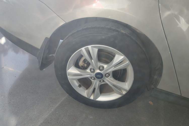 Used Ford Focus 2017 Sedan 1.6L Automatic Comfort Plus SmartDrive Edition Right Rear Wheel Hub