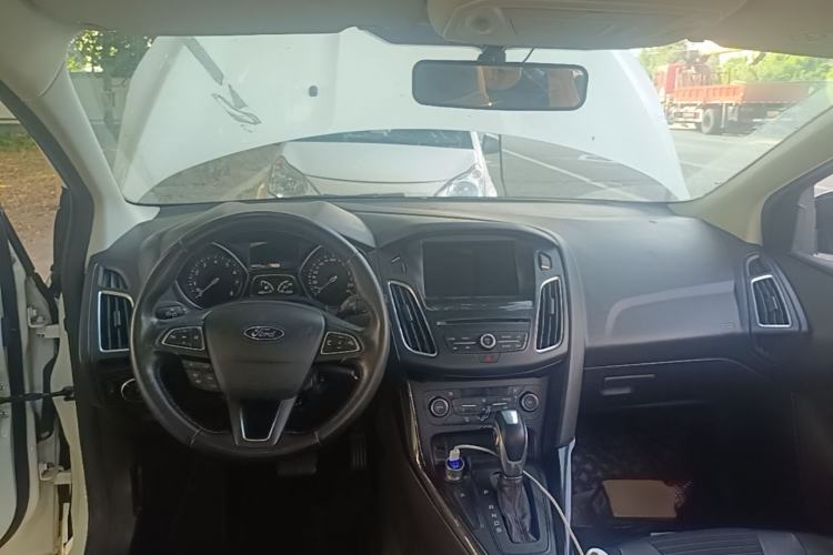 Used Ford Focus 2017 1.5T CTCC White and Black Limited Edition Center Console
