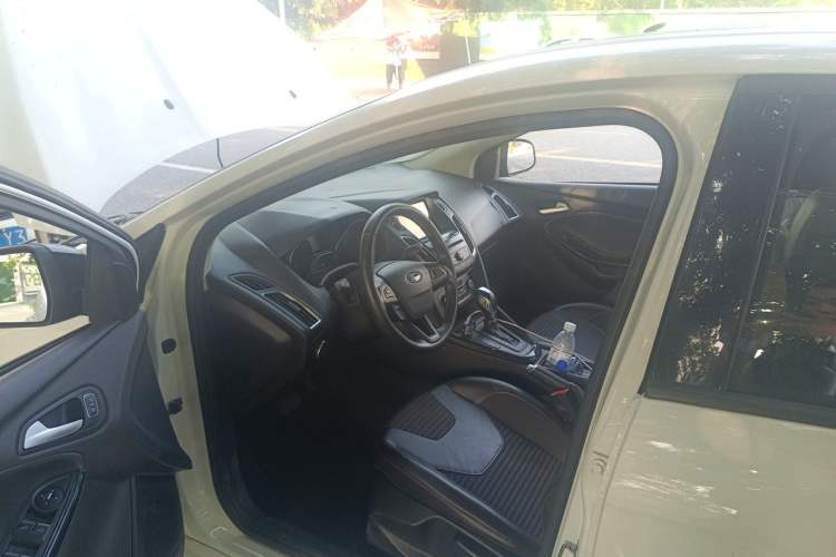 Used Ford Focus 2017 1.5T CTCC White and Black Limited Edition Driver Seat