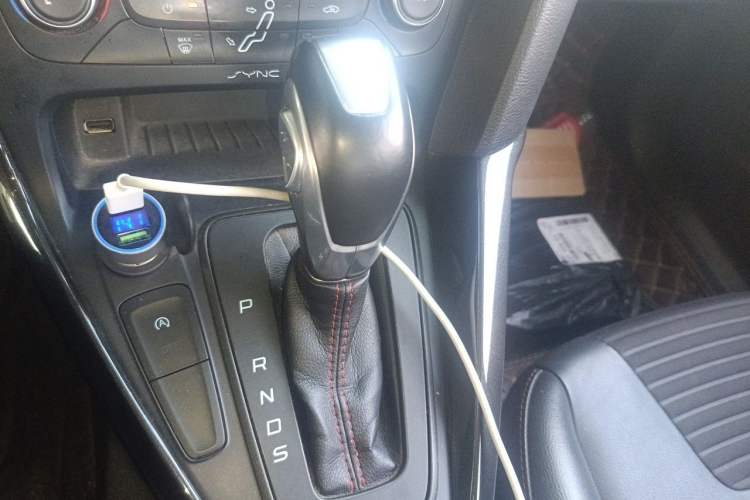 Used Ford Focus 2017 1.5T CTCC White and Black Limited Edition Gear Lever