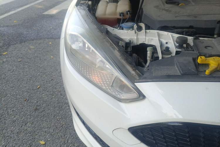 Used Ford Focus 2017 1.5T CTCC White and Black Limited Edition Right Front Headlight