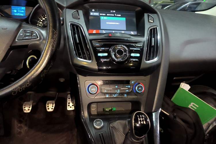 Used Ford Focus 2017 Sedan 1.6L Manual Fashion Edition Smart Drive Version Audio And AC Panel