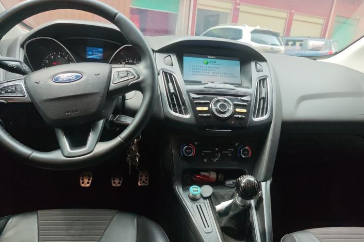 Used Ford Focus 2017 Hatchback 1.6L Manual Fashion Edition SmartDrive Version Center Console