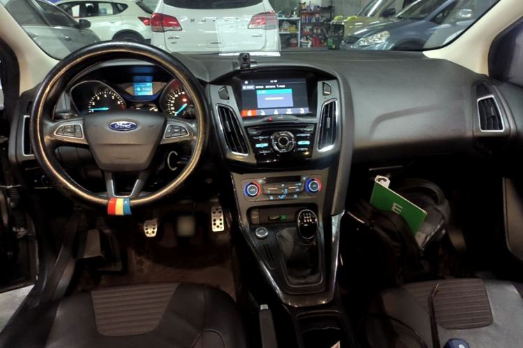 Used Ford Focus 2017 Sedan 1.6L Manual Fashion Edition Smart Drive Version Center Console