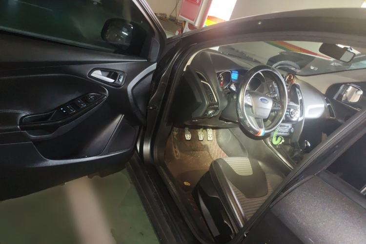 Used Ford Focus 2017 Sedan 1.6L Manual Fashion Edition Smart Drive Version Driver Seat