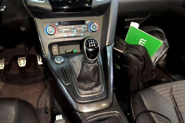 Used Ford Focus 2017 Sedan 1.6L Manual Fashion Edition Smart Drive Version Gear Lever