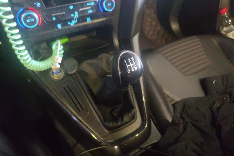Used Ford Focus 2017 Sedan 1.6L Manual Fashion Edition Smart Drive Version Gear Lever