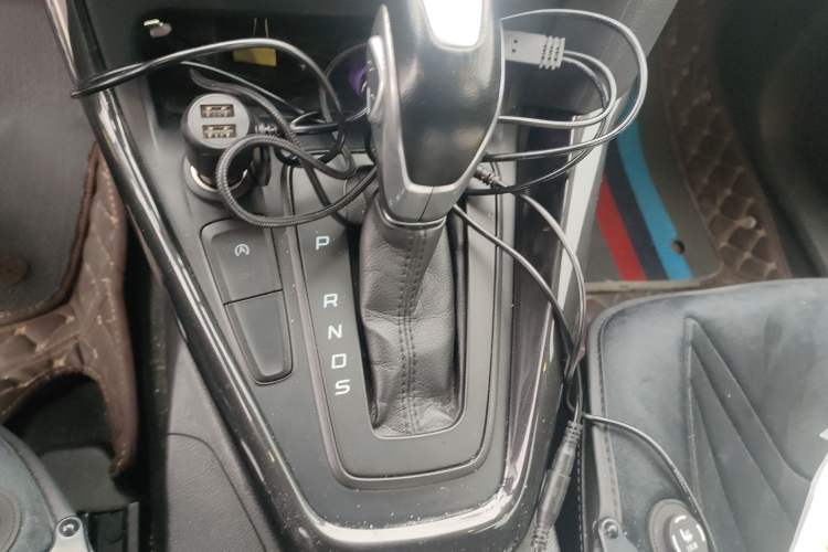 Used Ford Focus 2017 Hatchback EcoBoost 125 Automatic - Ultra-Powerful Style Edition with Smart Drive Features Gear Lever