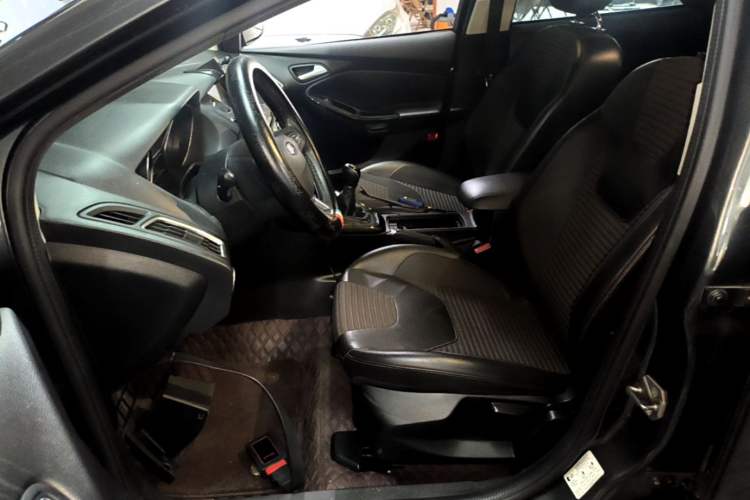Used Ford Focus 2017 Sedan 1.6L Manual Fashion Edition Smart Drive Version Left Front Seat