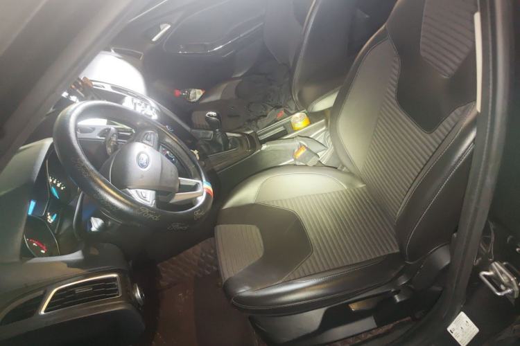 Used Ford Focus 2017 Sedan 1.6L Manual Fashion Edition Smart Drive Version Left Front Seat