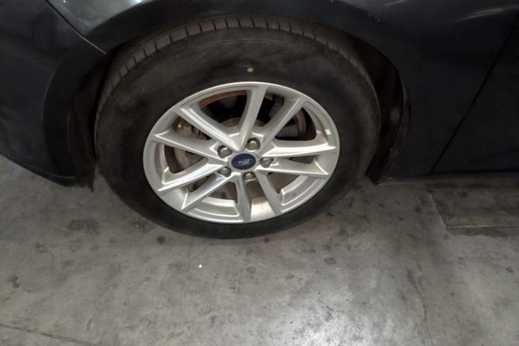 Used Ford Focus 2017 Sedan 1.6L Manual Fashion Edition Smart Drive Version Left Front Wheel Hub