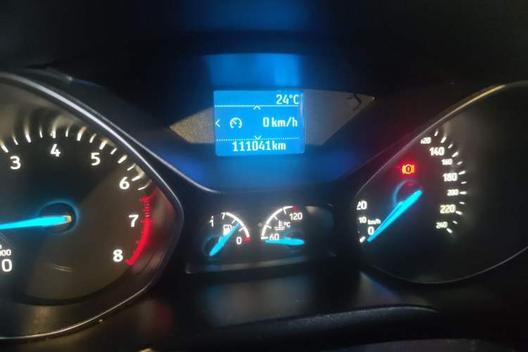 Used Ford Focus 2017 Sedan 1.6L Manual Fashion Edition Smart Drive Version Odometer Close Up