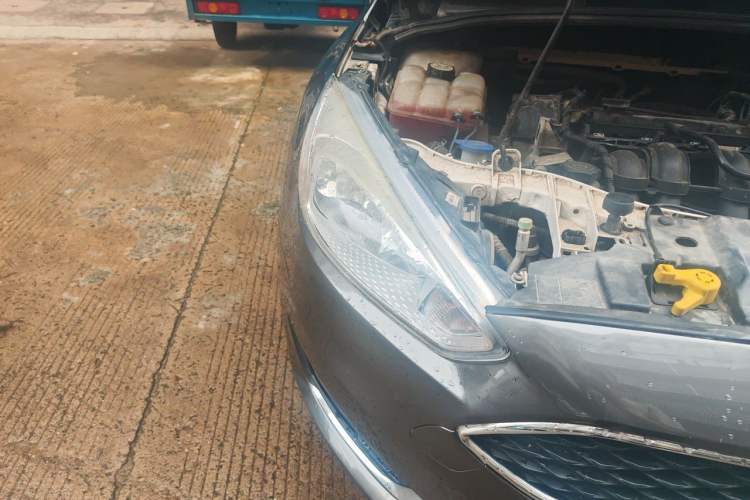 Used Ford Focus 2017 Hatchback 1.6L Manual Fashion Edition SmartDrive Version Right Front Headlight