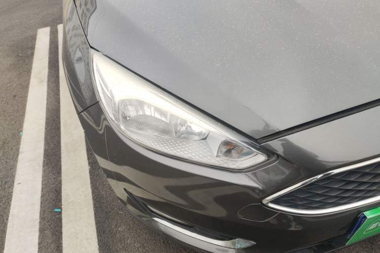 Used Ford Focus 2017 Hatchback EcoBoost 125 Automatic - Ultra-Powerful Style Edition with Smart Drive Features Right Front Headlight