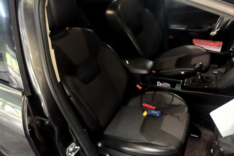 Used Ford Focus 2017 Sedan 1.6L Manual Fashion Edition Smart Drive Version Right Front Seat