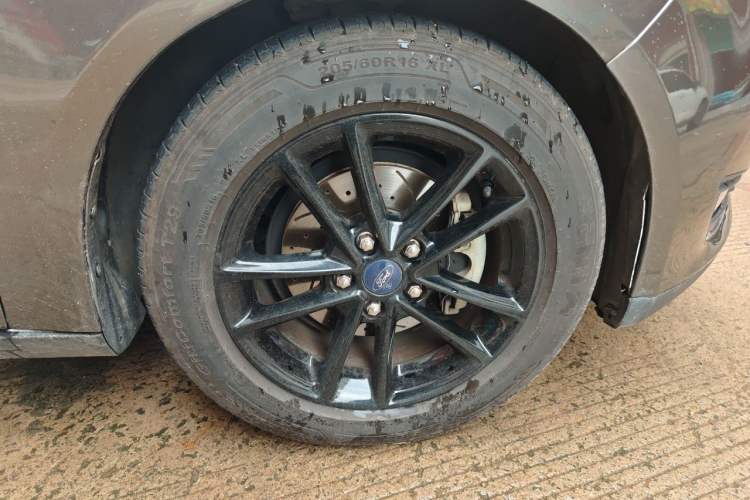 Used Ford Focus 2017 Hatchback 1.6L Manual Fashion Edition SmartDrive Version Right Front Wheel Hub