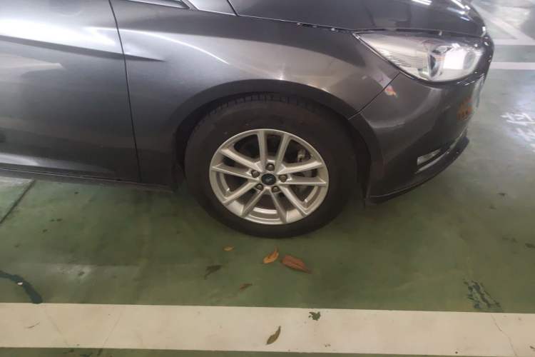 Used Ford Focus 2017 Sedan 1.6L Manual Fashion Edition Smart Drive Version Right Front Wheel Hub