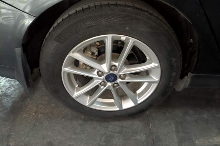 Used Ford Focus 2017 Sedan 1.6L Manual Fashion Edition Smart Drive Version Right Rear Wheel Hub