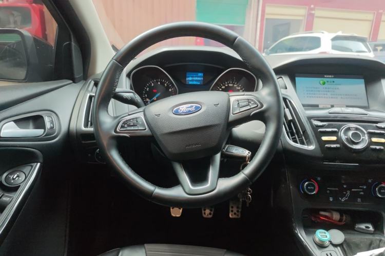 Used Ford Focus 2017 Hatchback 1.6L Manual Fashion Edition SmartDrive Version Steering Wheel
