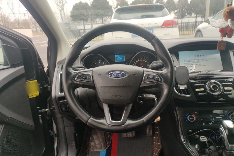 Used Ford Focus 2017 Hatchback EcoBoost 125 Automatic - Ultra-Powerful Style Edition with Smart Drive Features Steering Wheel