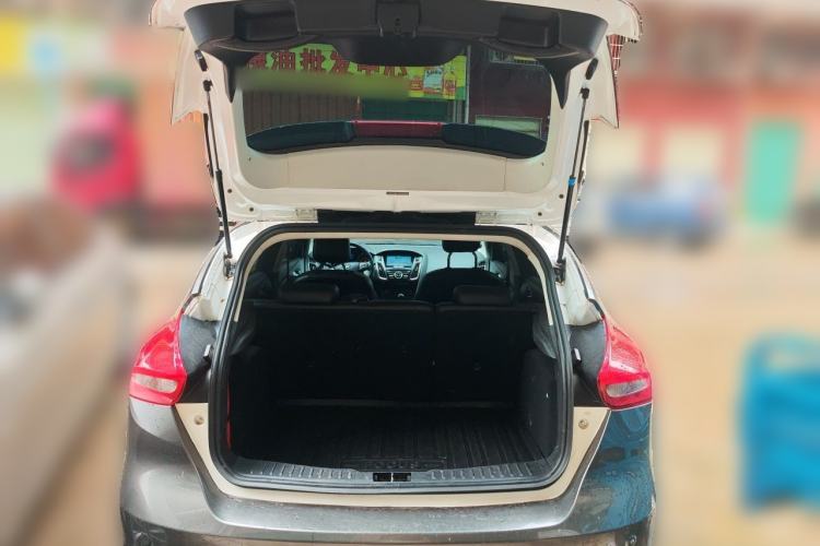 Used Ford Focus 2017 Hatchback 1.6L Manual Fashion Edition SmartDrive Version Trunk