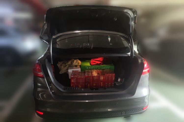 Used Ford Focus 2017 Sedan 1.6L Manual Fashion Edition Smart Drive Version Trunk