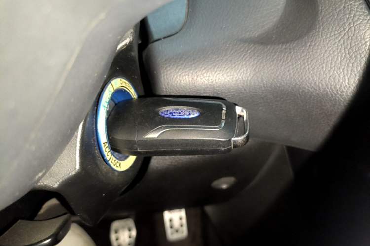 Used Ford Focus 2017 Sedan 1.6L Manual Fashion Edition Smart Drive Version Vehicle Key