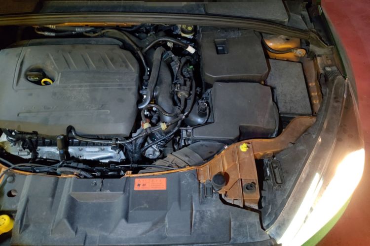 Used Ford Focus 2017 Hatchback EcoBoost 180 Automatic Sport Model Engine Bay Left