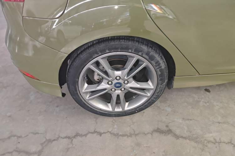 Used Ford Focus 2017 Hatchback EcoBoost 180 Automatic Sport Model Exterior 3