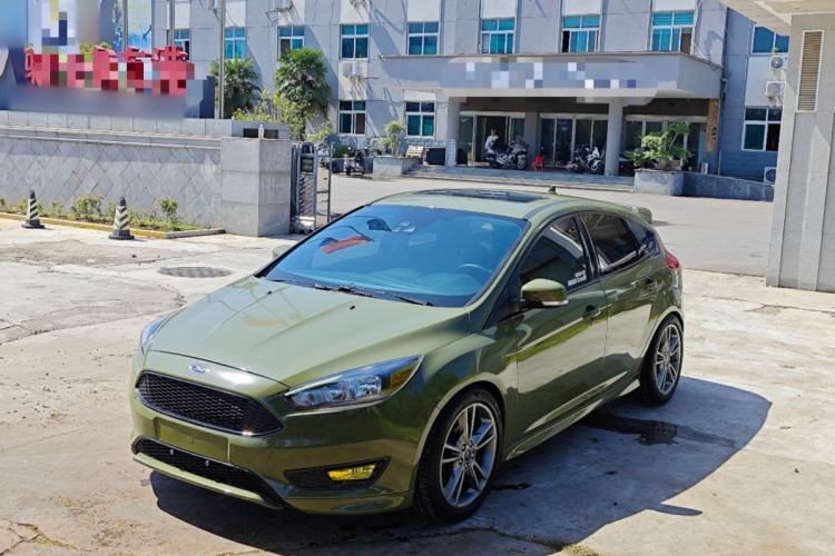Used Ford Focus 2017 Hatchback EcoBoost 180 Automatic Sport Model Exterior 6