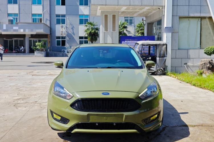 Used Ford Focus 2017 Hatchback EcoBoost 180 Automatic Sport Model Exterior 7