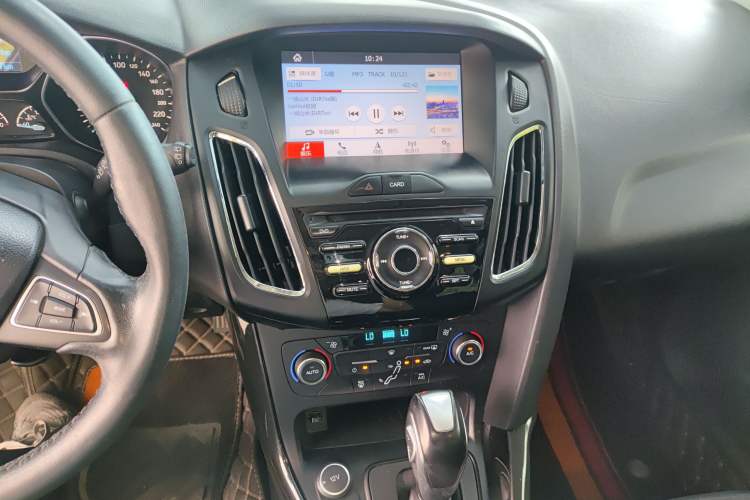 Used Ford Focus 2017 Hatchback 1.6L Automatic Fashion Edition Smart Drive Version Audio And AC Panel
