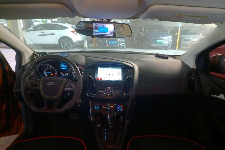 Used Ford Focus 2017 Hatchback 1.6L Automatic Comfort Plus SmartDrive Edition Center Console