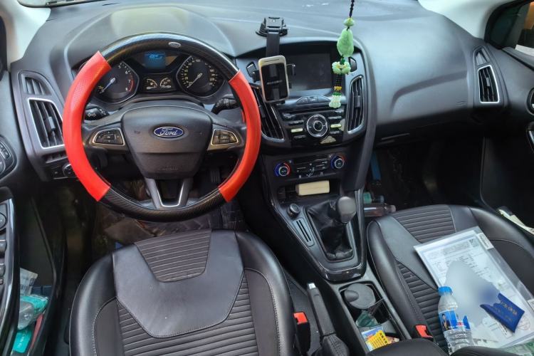 Used Ford Focus 2017 Hatchback 1.6L Manual Fashion Edition SmartDrive Version Center Console