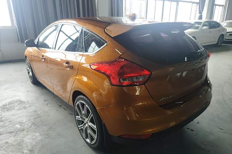Used Ford Focus 2017 Hatchback EcoBoost 180 Automatic Elite Model Exterior 2