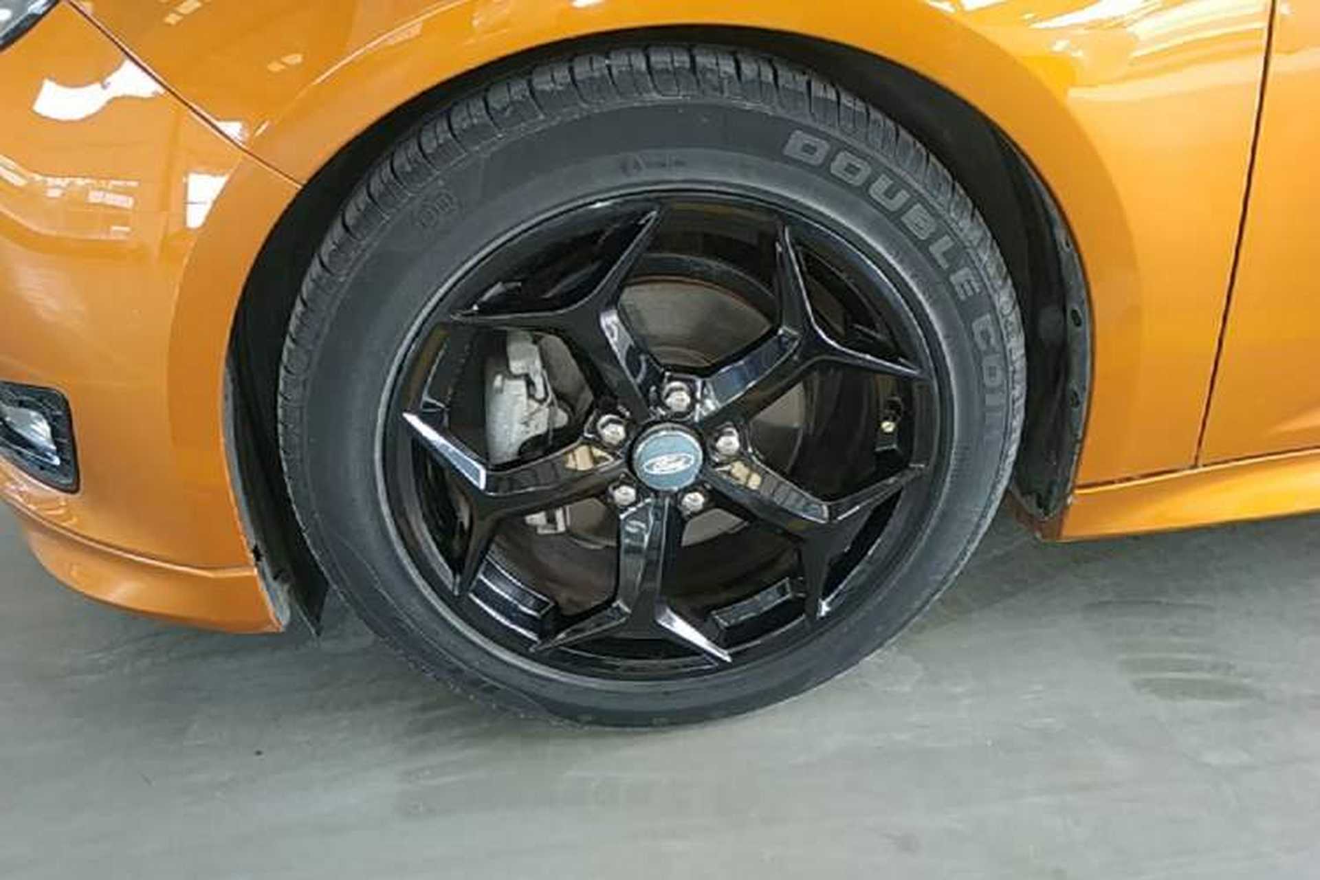 Used Ford Focus 2017 Hatchback EcoBoost 180 Automatic Sport Model Exterior 4