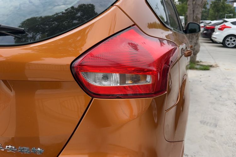 Used Ford Focus 2017 Hatchback 1.6L Automatic Fashion Edition Smart Drive Version Exterior 6