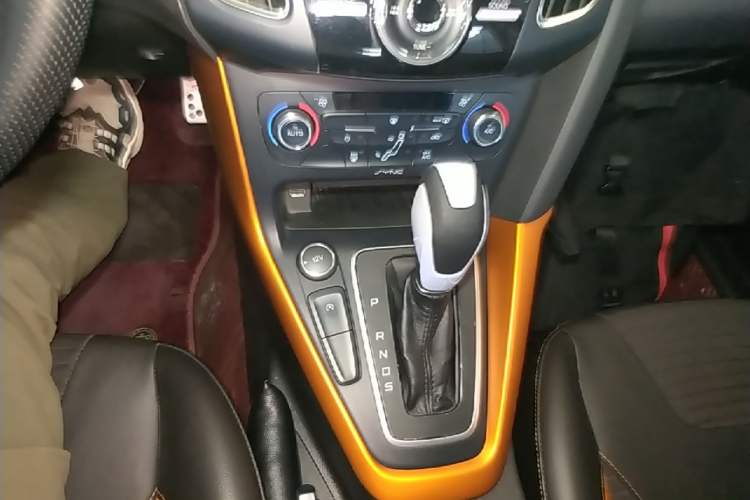 Used Ford Focus 2017 Hatchback EcoBoost 180 Automatic Sport Model Gear Lever