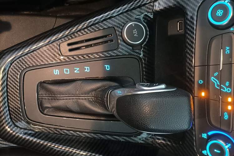 Used Ford Focus 2017 Hatchback 1.6L Automatic Comfort Plus SmartDrive Edition Gear Lever