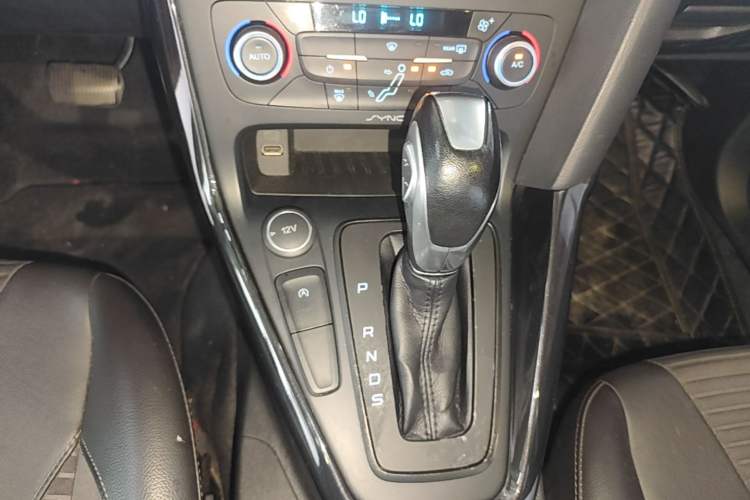 Used Ford Focus 2017 Hatchback EcoBoost 180 Automatic Elite Model Gear Lever
