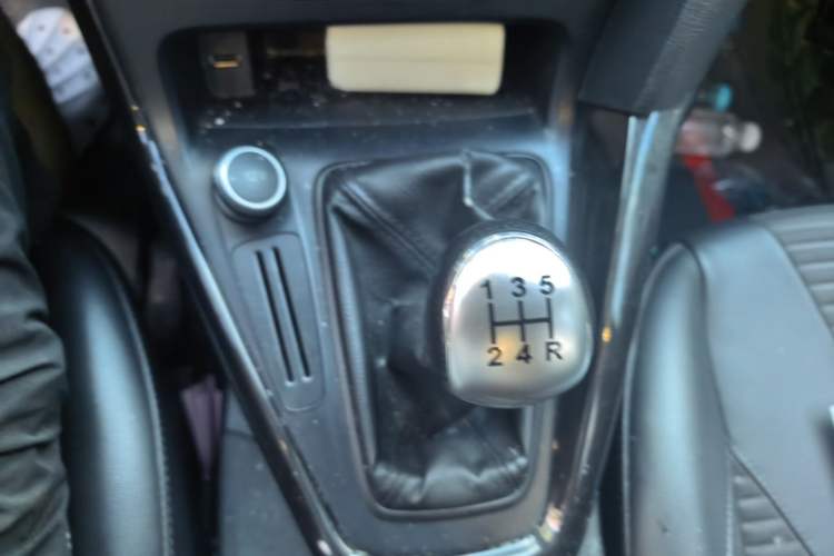 Used Ford Focus 2017 Hatchback 1.6L Manual Fashion Edition SmartDrive Version Gear Lever
