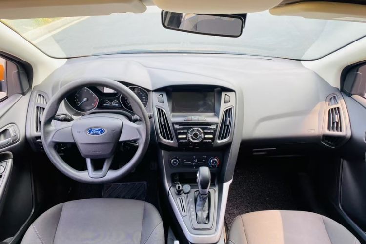 Used Ford Focus 2017 Hatchback 1.6L Automatic Comfort Plus SmartDrive Edition Interior 1