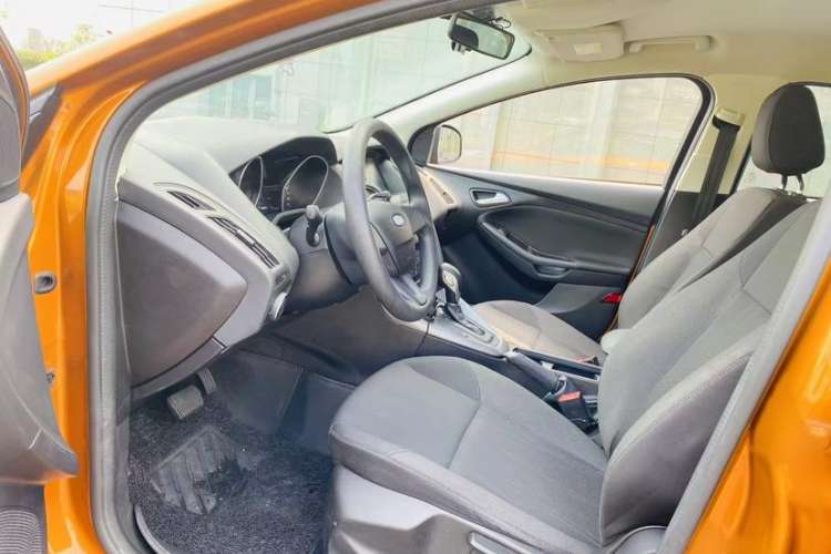Used Ford Focus 2017 Hatchback 1.6L Automatic Comfort Plus SmartDrive Edition Interior 2